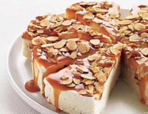 Sladoled torta od karamele i badema